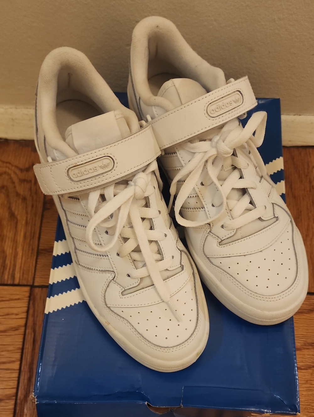 WOMENS Adidas White Velcro & Lace Classic Sneakers